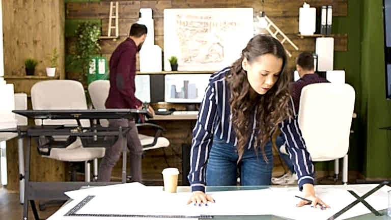 2025 yılı iç mimar maaşları karşılaştırması – kamu, özel sektör ve serbest çalışan mimarlar için aylık kazanç bilgileri