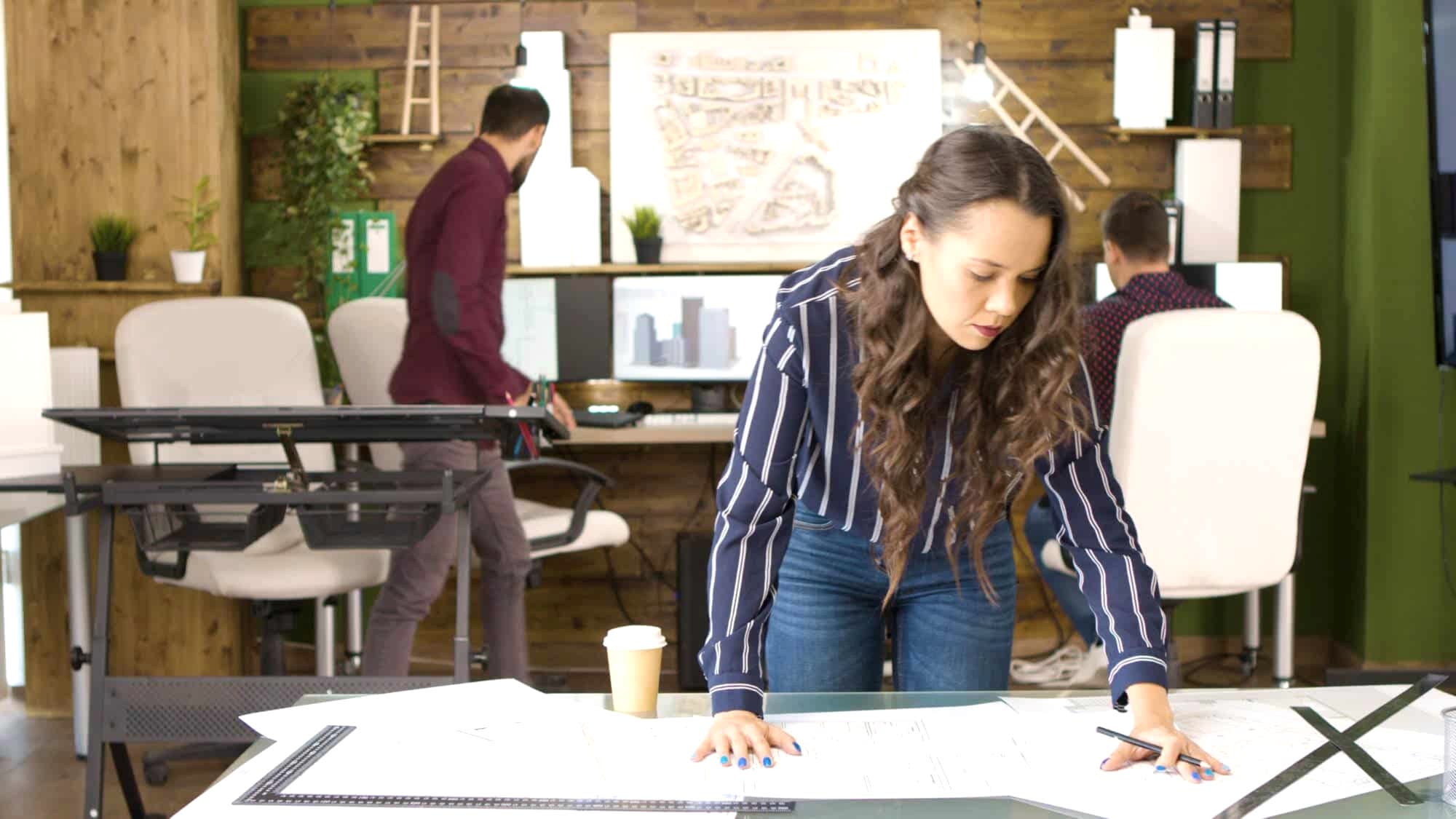 2025 yılı iç mimar maaşları karşılaştırması – kamu, özel sektör ve serbest çalışan mimarlar için aylık kazanç bilgileri